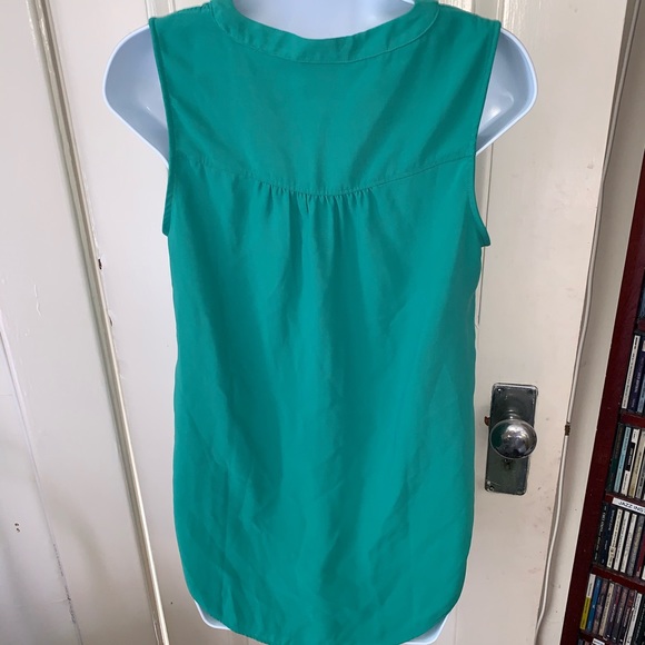 Green sleeveless tank blouse - Picture 5 of 6
